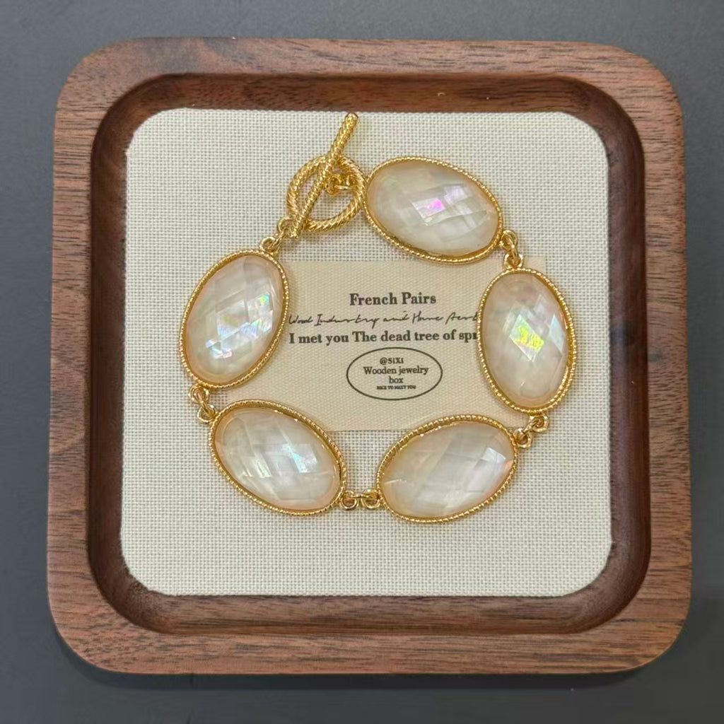 Trendy Style Exquisite Bracelet, Natural White Shell & Faceted Resin with Premium Texture