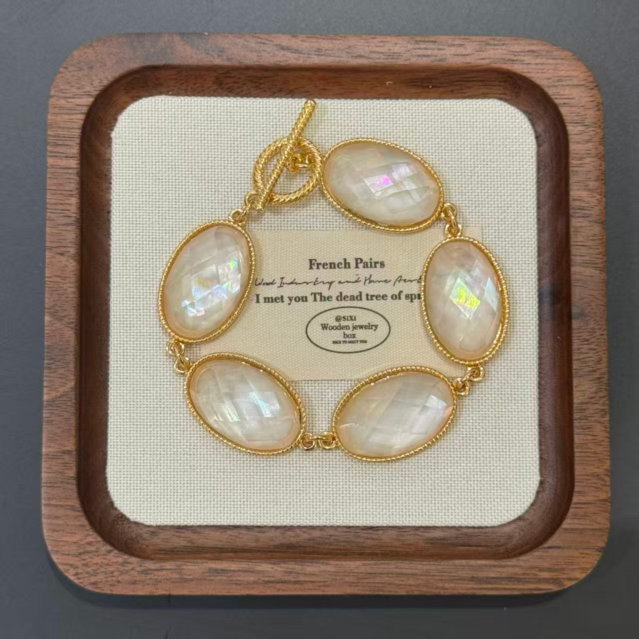 Trendy Style Exquisite Bracelet, Natural White Shell & Faceted Resin with Premium Texture