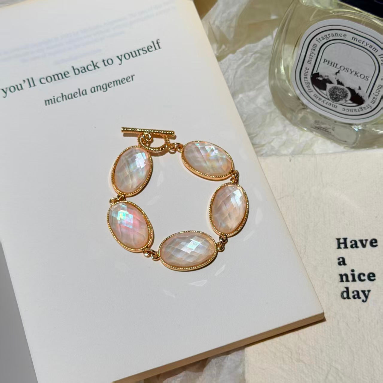 Trendy Style Exquisite Bracelet, Natural White Shell & Faceted Resin with Premium Texture